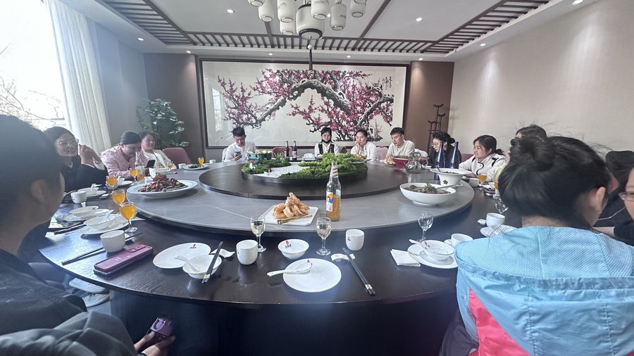 营销部聚餐1.jpg